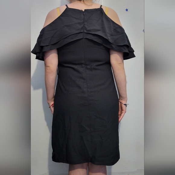 Nicole Miller New York Black Tiered Cold-Shoulder Shift Dress Womens Size 4 - Picture 4 of 4